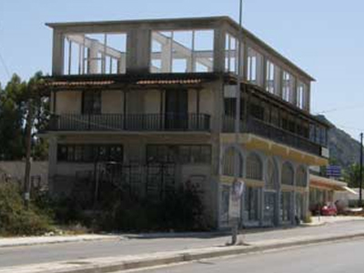 Στη θέση του το κτίριο Βούρτση