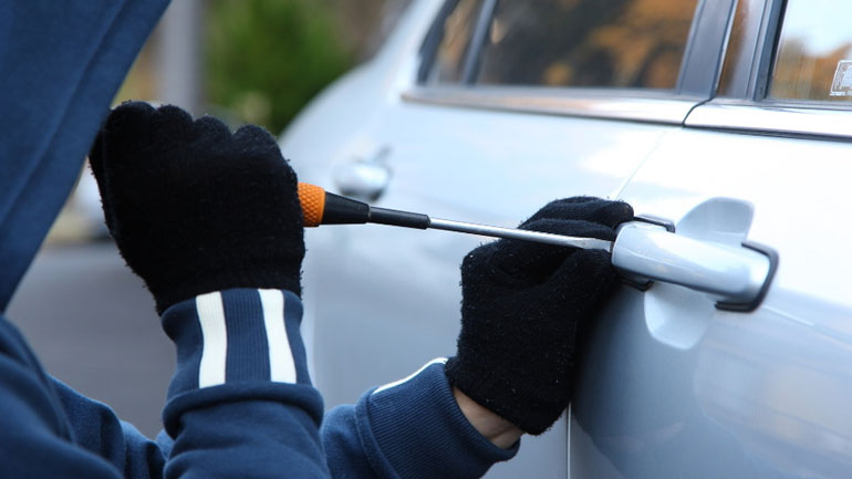 Πήγε να πάρει γάλα για το μωρό και διαπίστωσε την… εξαφάνιση του αυτοκινήτου