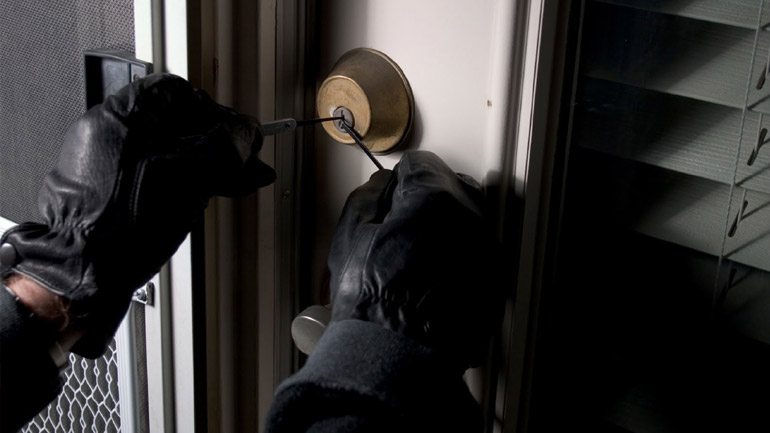 Ανήλικοι διέρρηξαν σπίτι στη Χαλκιδική