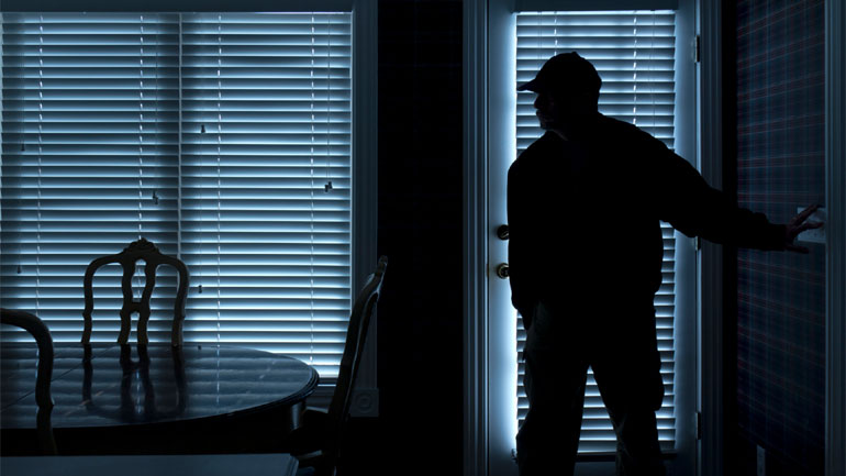 Τρόμος τα ξημερώματα για 65χρονο στην Πάτρα