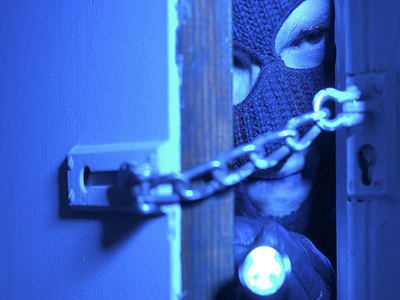 Διαρρήκτες επιτέθηκαν σε ηλικιωμένο