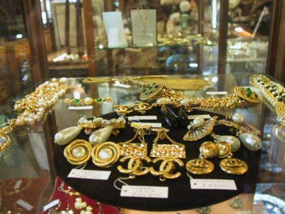 «Ποντικοί» σε κοσμηματοπωλείο στην Καλλιθέα