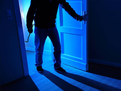 Νύχτα τρόμου για ζευγάρι ηλικιωμένων στα Καλύβια