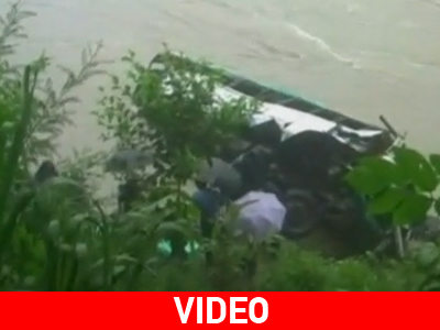 Νεπάλ: Πτώση λεωφορείου σε ποταμό – Εννιά νεκροί