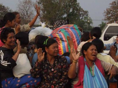 Επιστρέφουν στα σπίτια τους οι πρόσφυγες σε Καμπότζη-Ταϊλάνδη