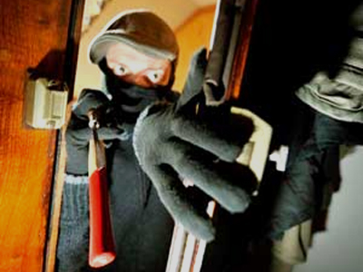 Τον λήστεψαν μέσα στο σπίτι του