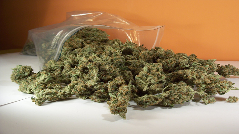 Ρέθυμνο: Πέταξε τη σακούλα με την κάνναβη από το παράθυρο