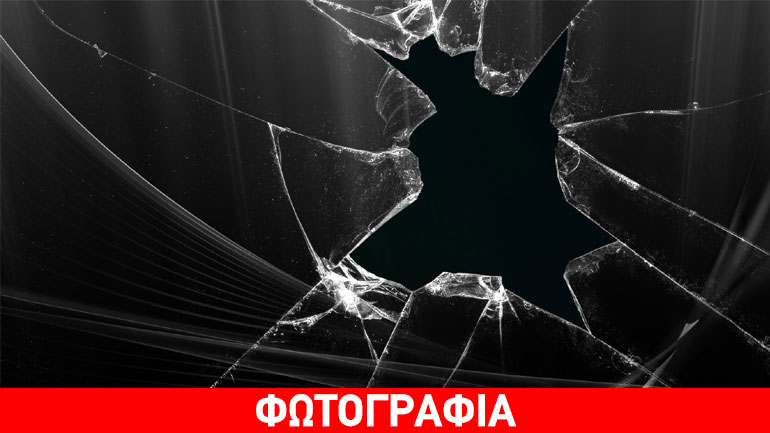 Θεσσαλονίκη: Αυτοκίνητο έπεσε σε τζαμαρία ζαχαροπλαστείου στη λεωφόρο Νίκης