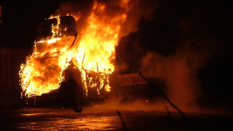 «Λαμπάδιασε» Ι.Χ. στην Αμμουδάρα Ηρακλείου