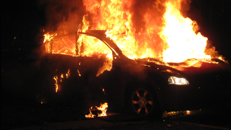 «Λαμπάδιασε» Ι.Χ. στις Αχαρνές