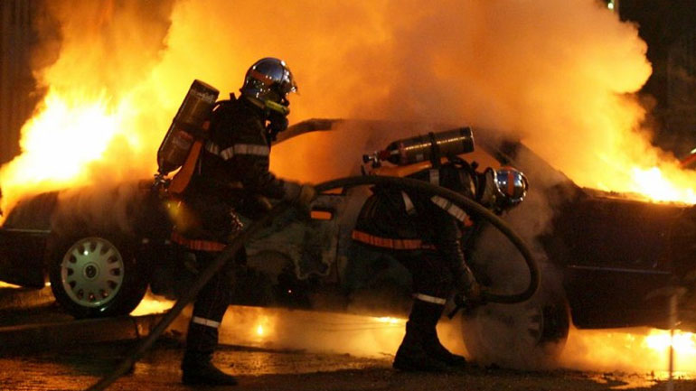 «Λαμπάδιασε» Ι.Χ. στο λιμάνι της Ραφήνας