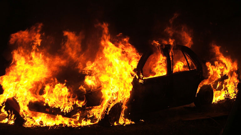 Παρανάλωμα του πυρός τρεις μηχανές και ένα Ι.Χ. στον Λυκαβηττό