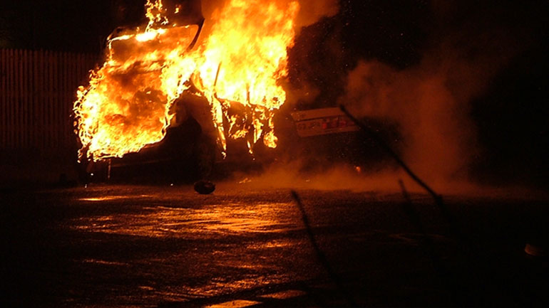 Στις φλόγες Ι.Χ. στην Πάτρα