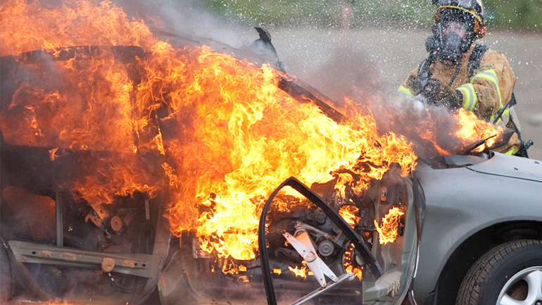 Στις φλόγες Ι.Χ. στην Αχαρνών