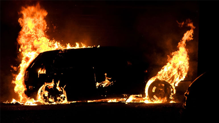 «Λαμπάδιασε» Ι.Χ. στα Άνω Λιόσια