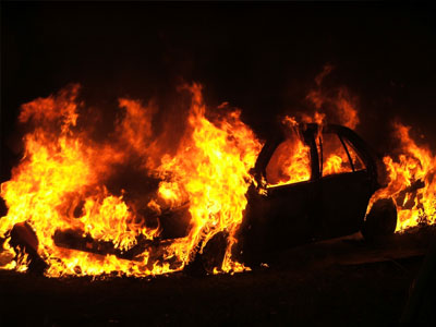 Ο καβγάς προκάλεσε… φωτιά σε Ι.Χ.