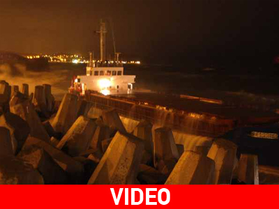 Ουαλία: Διαρροή πετρελαίου από προσάραξη φορτηγού στα ρηχά