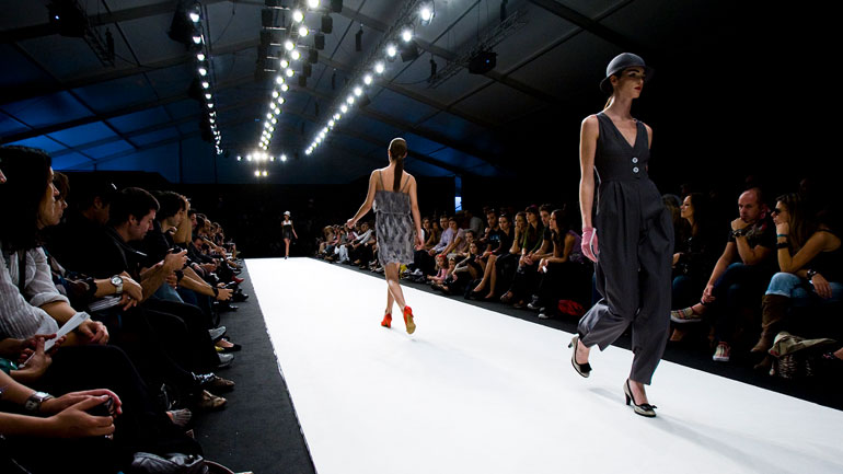 Γαλλία: Εκτός πασαρέλας διά νόμου τα λιπόσαρκα μοντέλα