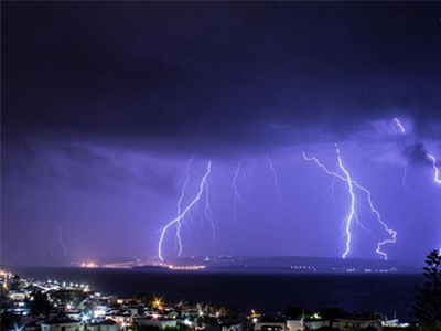 Άνοιξαν οι ουρανοί στα Χανιά