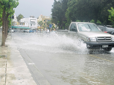 Άνοιξαν οι ουρανοί το πρωί στα Χανιά