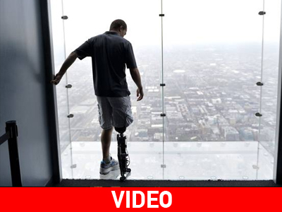 Στον… ουρανό του Σικάγο με «βιονικό» πόδι