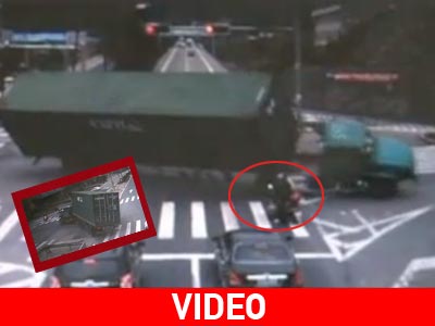 Κίνα: Γλύτωσε από του… κοντέινερ την πτώση Κίνα: Γλύτωσε από του… κοντέινερ την πτώση