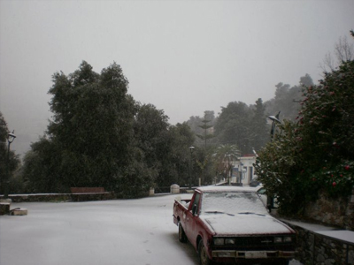 Ο χιονιάς επιμένει στο Ηράκλειο Κρήτης