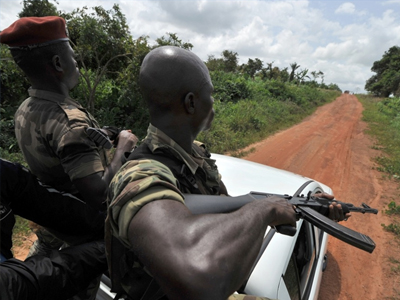 Πεδίο μάχης καταυλισμός στην Ακτή Ελεφαντοστού Πεδίο μάχης καταυλισμός στην Ακτή Ελεφαντοστού
