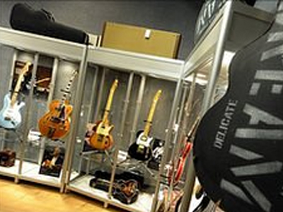 Τα πούλησε για καλό σκοπό!