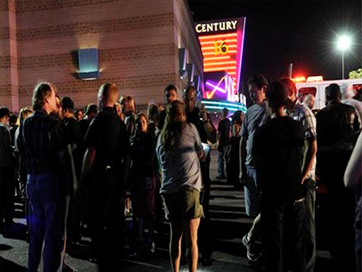 Μπήκε «φορτωμένος» στην αίθουσα