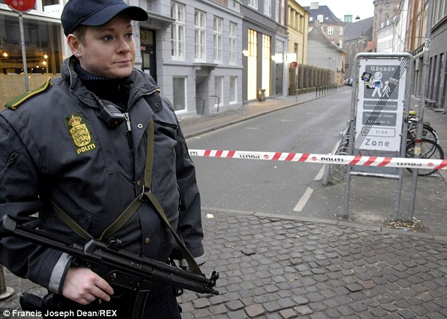 Περιπολίες αστυνομικών στους δρόμους της Κοπεγχάγης