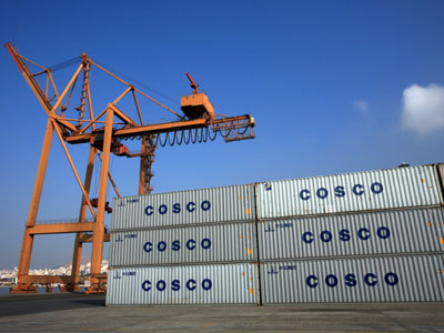 Αυστηρό μήνυμα Πεκίνου προς την Αθήνα για το λιμάνι του Πειραιά και την Cosco
