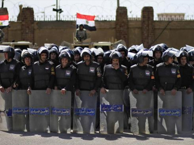 Αίγυπτος: Στα «μαλακά» αστυνομικοί κατηγορούμενοι για τον φόνο διαδηλωτών