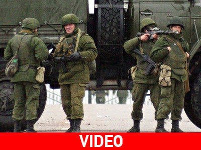 Η στιγμή των πυροβολισμών σε αεροπορική βάση της Κριμαίας Η στιγμή των πυροβολισμών σε αεροπορική βάση της Κριμαίας