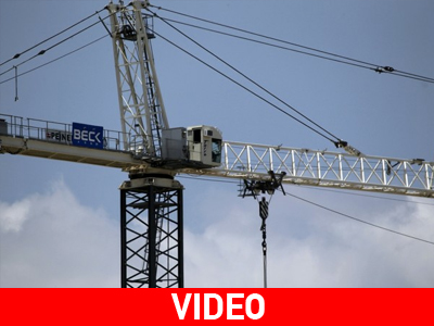 Έπεσε στο κενό από γερανό