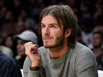 Παίζει με τη φλόγα