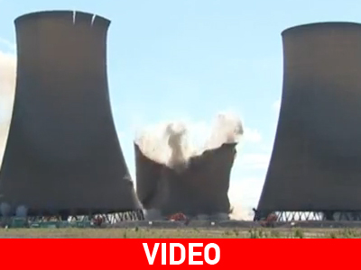 Εντυπωσιακή κατεδάφιση εργοστασίου στη Βρετανία