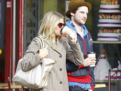 Μόνο φίλοι;