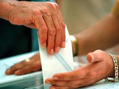 «Έκλεισαν» οι κάλπες στην Ιρλανδία