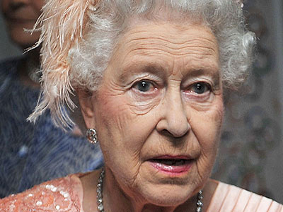 Σοκαρισμένη η βασίλισσα της Μεγάλης Βρετανίας Σοκαρισμένη η βασίλισσα της Μεγάλης Βρετανίας