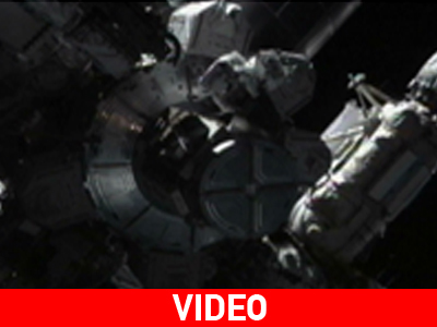 Περπάτησαν στο Διάστημα αστροναύτες του «Endeavour»