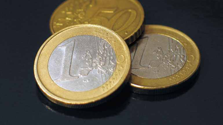 Wall Street Journal: Εγκαταλείπουν το ευρώ οι θεσμικοί επενδυτές