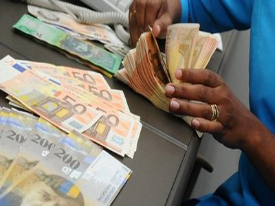 «Au revoir» στον φόρο 75% των πλουσίων