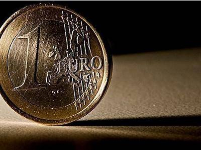 Στα ύψη το ευρώ