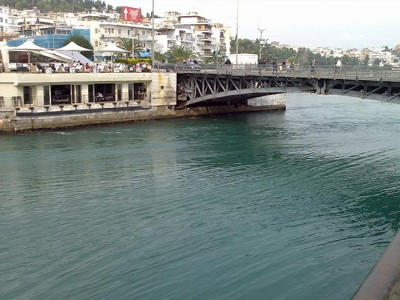 Κλειστή η γέφυρα Ευρίπου