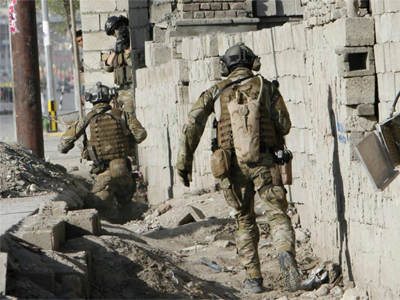 Συνεχίζεται το θρίλερ με ενόπλους σε πολυτελές ξενοδοχείο