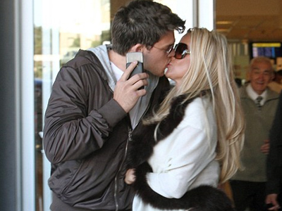 Την υποδέχτηκε με ένα φιλί!