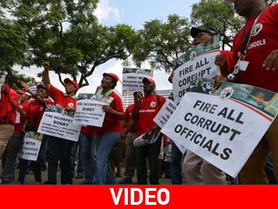 Ν. Αφρική: Διαδηλώσεις δασκάλων για τις ελλείψεις στα σχολεία