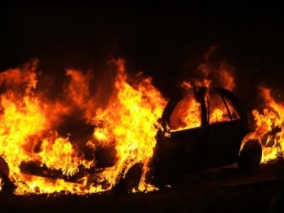 Κάηκαν Ι.Χ σε πάρκινγκ στη Θεσσαλονίκη