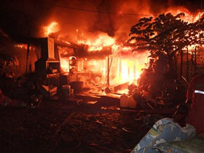 Φωτιά σε παραπήγματα στον Άνω Κορυδαλλό